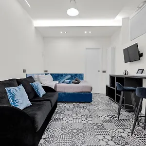 https://crescenzago-luxury-blue-house.it-lombardy.com